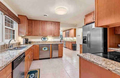 Green Bay House | Pack "R" House, 5 Min Walk to Lambeau, 2031 Sq Ft Single Level Home