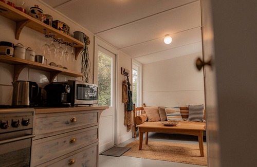 St Helens Apartment | Paddy's Shack - Outdoor Bath, Sauna & BBQ