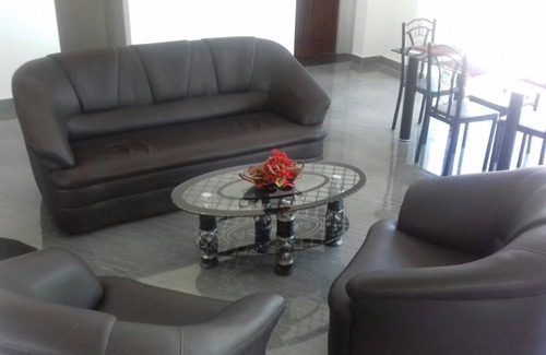 Nuwaragam Palatha Central Bed & Breakfast | Padmasiri Holiday Resort