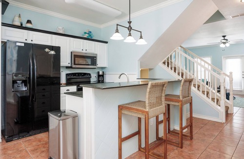 Corpus Christi House | Padre Island Retreat – 3 BDR in Resort Oasis! Optional Golf Cart