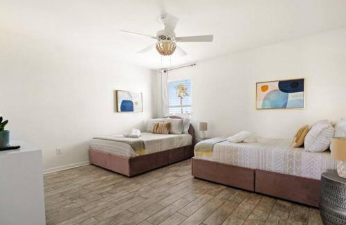 Corpus Christi Apartment | Padre Island Town home 5 min to the beach! pets ok