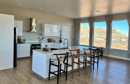 Big Water House | Page Arizona border town- Grand Serenity room with Mesa Views