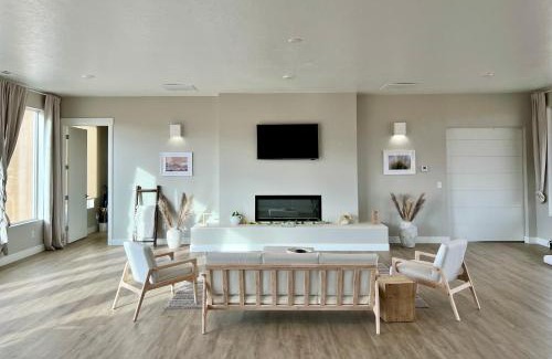 Big Water House | Page Arizona border town- Desert Sky room near Lake Powell