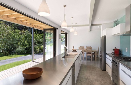 Paihia Cottage | Paihia Centre Peace - Central Paihia Holiday Home