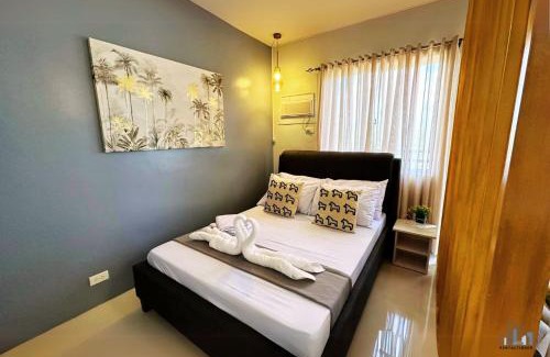 Puerto Princesa City Centre Apartment | Palawan Vacation Home with Balcony, FREE Gym & Pool - B1 5Topaz