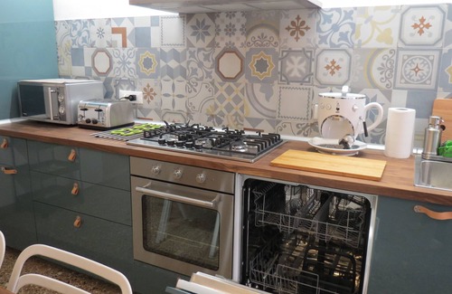 San Polo Apartment | Palazzo Ca’ Bernardi, Five Continents Art Apartment on a canal, WIFI and AC