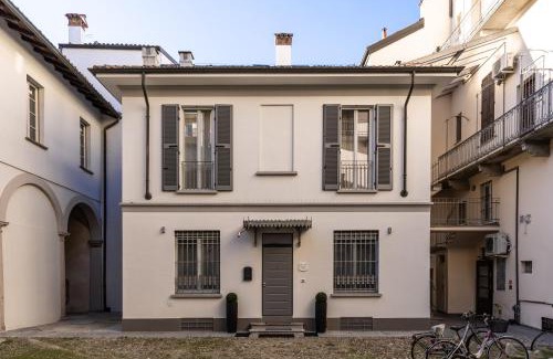 Pavia Apartment | Palazzo Cavour, 34 - Luxury Suite Decumano