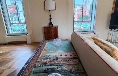 Dorsoduro Apartment | Palazzo Querini Accademia
