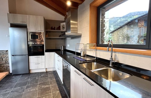 Sort House | Paller de Bordale