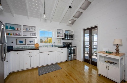 Gregory Town Cottage | Palm Bluff 2 Bedroom Cottage
