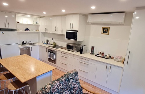 Elizabeth Beach Apartment | Palm Grove apartment @ Elizabeth Beach , tranquil grounding, healing setting