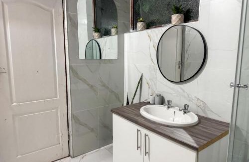 Uvongo House | Palm Grove Lodge