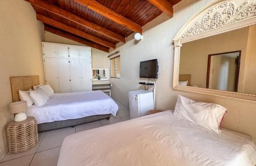 Uvongo House | Palm Grove Lodge