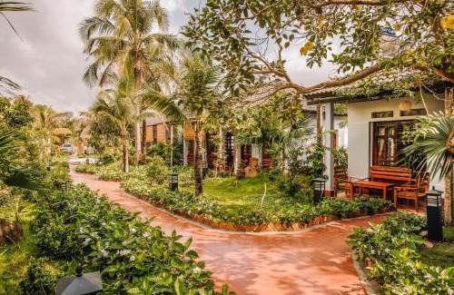 Ong Lang Resort | Palm Hills Resort