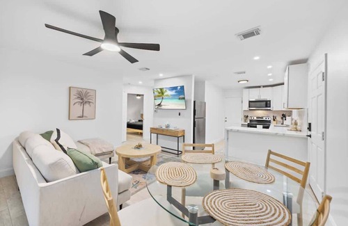 Melaleuca Gardens House | Palm Paradise Oasis S