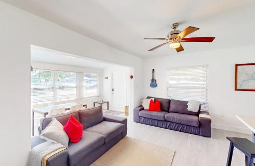 Edgewood House | Palm Shadow Sanctuary
