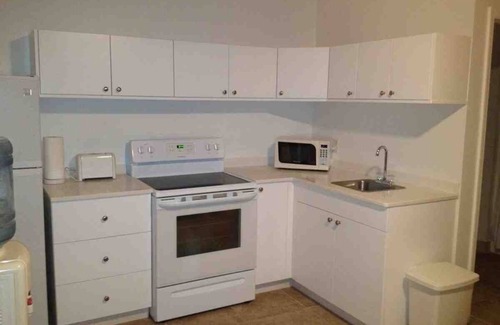 Discovery Bay Cottage | Palm Breeze Bay Cottage