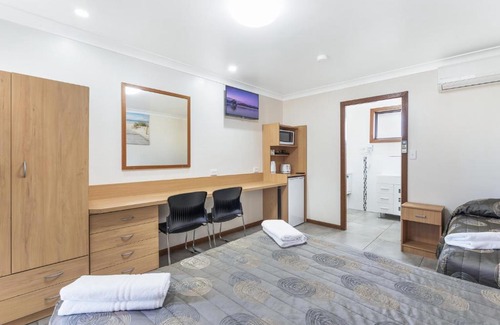 Tarro Hotel | Palm Valley Motel