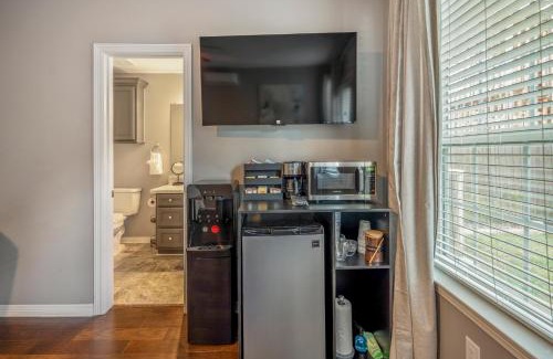 South Central Houston Apartment | Palmer Hotel Suite Retreat in the Heart of Houston