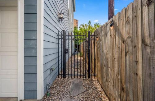 South Central Houston Apartment | Palmer Hotel Suite Retreat in the Heart of Houston