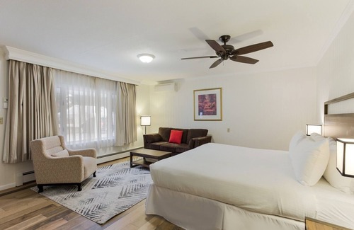 Manchester Center Resort | Palmer House Resort - Deluxe King Bed 5