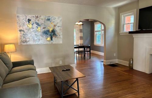 Roselawn Finance House | Palmetto 2 Bed Family House in Cincy near Hyde Park