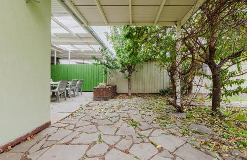 Yarraville Apartment | Palms by Yarraville with large 2 bed home & yard - G