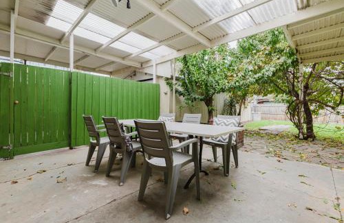 Yarraville Apartment | Palms by Yarraville with large 2 bed home & yard - G