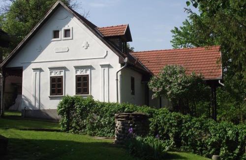 Nagyvisnyo Villa | Paloc Manor Vendeghaz Nagyvisnyo Romantic Heritage Guesthouse on the creek Nagyvisnyo
