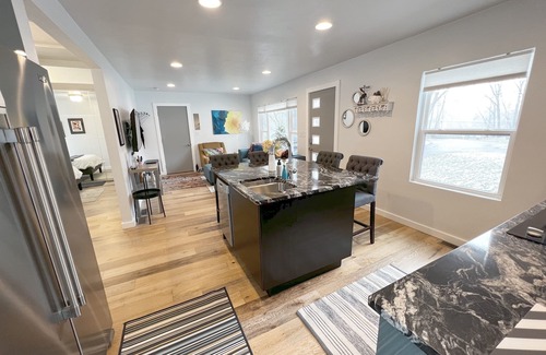 Howard House | Pamperin Park Cottage - House, Completely Updated Minutes to Lambeau