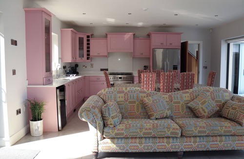 Dundalk House | Pandora's Cottage: Experience a Luxurious Irish Escape with Tranquility Ireland
