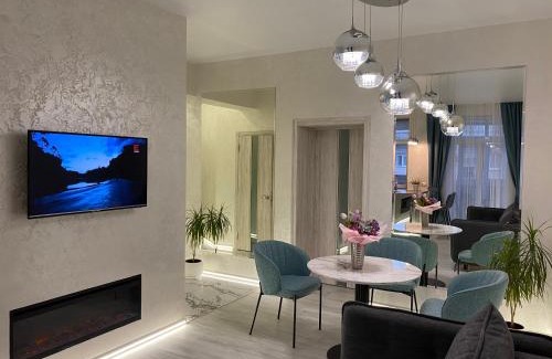 Petrovskoye Apartment | Panorama Luxury Apartment in The House with a Spire, a historical building in the city centre