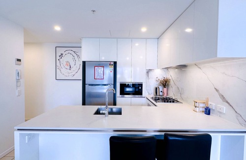 South Brisbane Apartment | Panorama river view with Free Parking