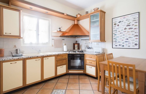 Posidonia Villa | Panoramic Aegean Sea & Mountain Views! Light & Airy Villa in Historical Town