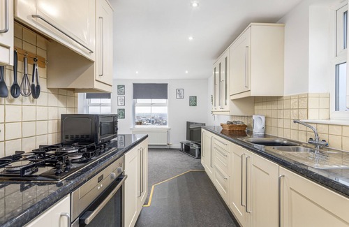 Lincoln Apartment | Panoramic City View 2 Bed Apartment - FREE Parking
