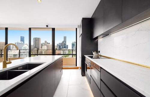 Spring Hill Apartment | Panoramic City Views! - Large Luxury 2 Bedroom Apartment
