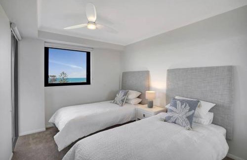 Alexandra Headland Apartment | Panoramic Ocean View 2 bed 2 bath