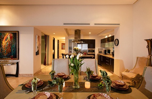 Emiliano Zapata Condo | Panoramic Oceanview, Luxury Condo 3 bd, 3bath on the beach.