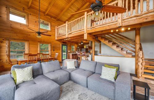Dickel Apartment | Panoramic Paradise 3BR Cabin with Idyllic Views