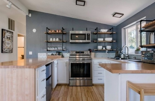 Coos Bay Cabin | Panoramic Water Views~Private Getaway