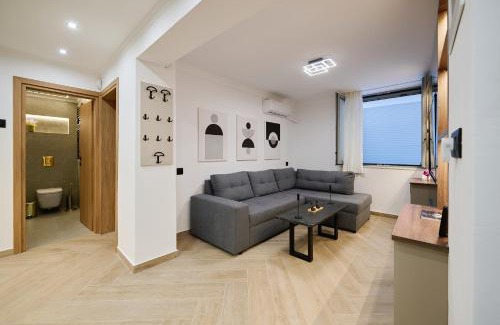 Platia Viktorias Apartment | Panos City Apartment - Private parking for motorcycles