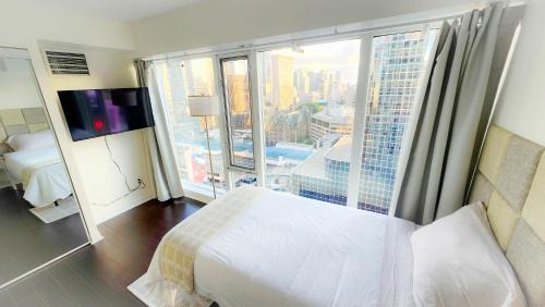 Downtown Toronto Apartment | Pantages Skyline Suite in Toronto Centre near all attractions