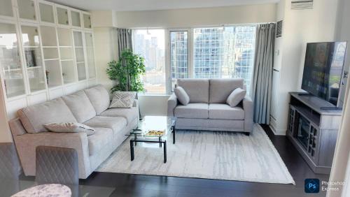 Downtown Toronto Apartment | Pantages Skyline Suite in Toronto Centre near all attractions