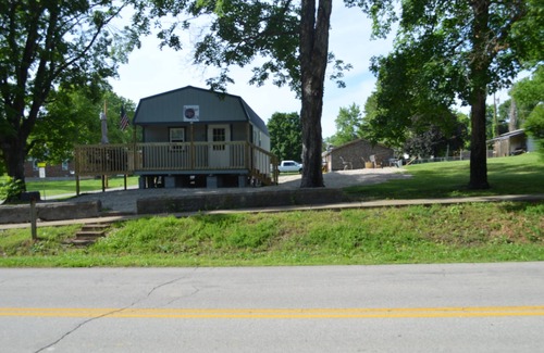 Annapolis Cottage | Panther Den Cabin is located 4 miles from Hwy K Campground