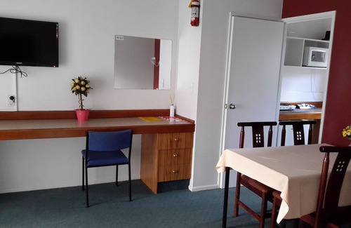 Papakura Hotel | Papakura Pioneer Motor Lodge and Motel