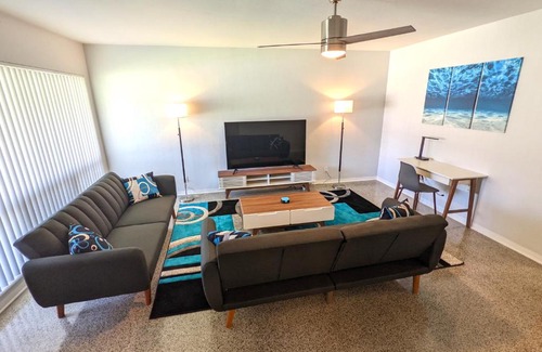 Deerfield Beach House | Paradise Awaits! Beach, King Bed, Private Yard & Workspace
