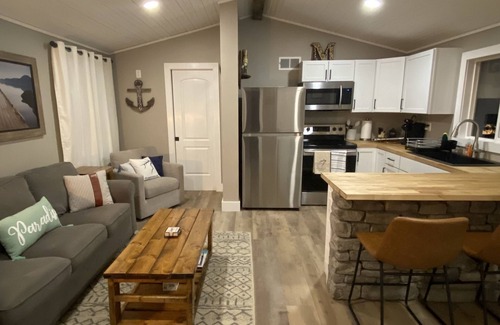 Williamstown Cottage | Paradise Cove on the Lake with Dock and Firepit - 7 miles to the Ark!
