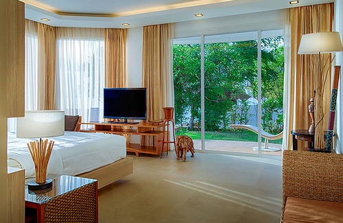 Bang Lamung Apartment | Paradise Ocean View Beach Front Condominium In Pattaya