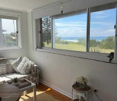 Kiama Downs Apartment | Paradise on Jones Beach Kiama - Beachfront unit with direct beach access & views