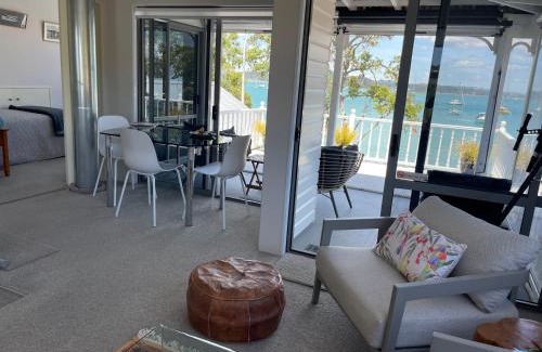 Russell House | Paradise on The Strand